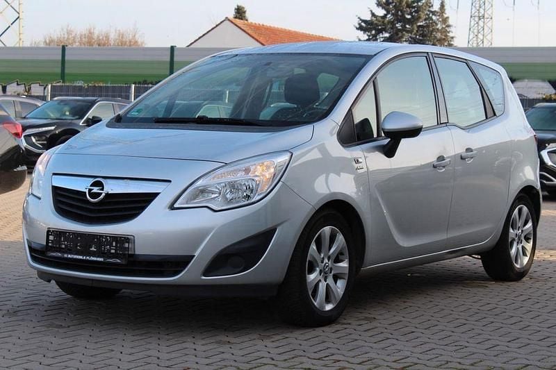 Gebraucht Opel Meriva Active 120 PS (88 kW) 2013 Silber Van / Kleinbus