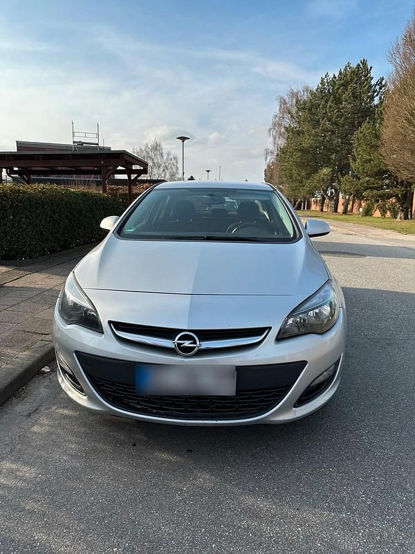 Gebraucht Opel Astra 140 PS (102 kW) 2013 Silber Limousine