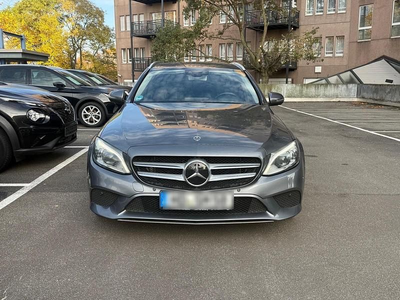 Grau Gebraucht 2019 Mercedes C220 Avantgarde Kombi | 17.690 € (Superpreis) - Bild 1/4