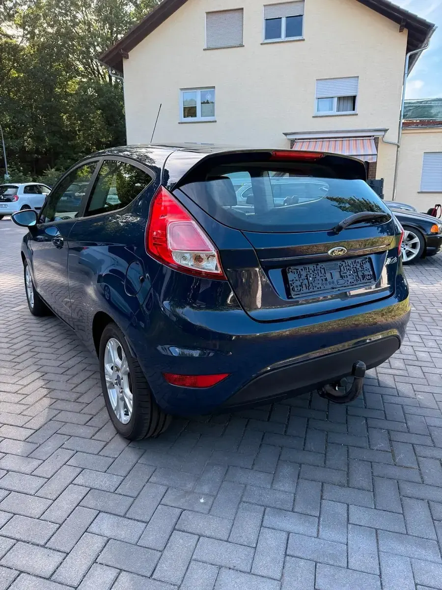 Gebraucht Ford Fiesta Trend 80 PS (58 kW) 2014 Blau Kleinwagen