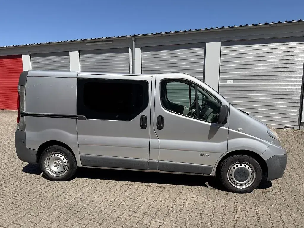 Gebraucht Renault Trafic 114 PS (83 kW) 2008 Silber Van / Kleinbus