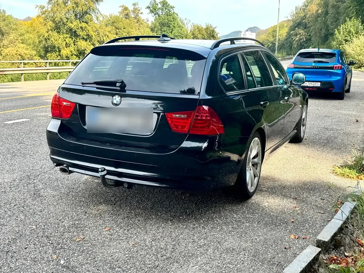 Gebraucht BMW 320 163 PS (119 kW) 2008 Schwarz Kombi