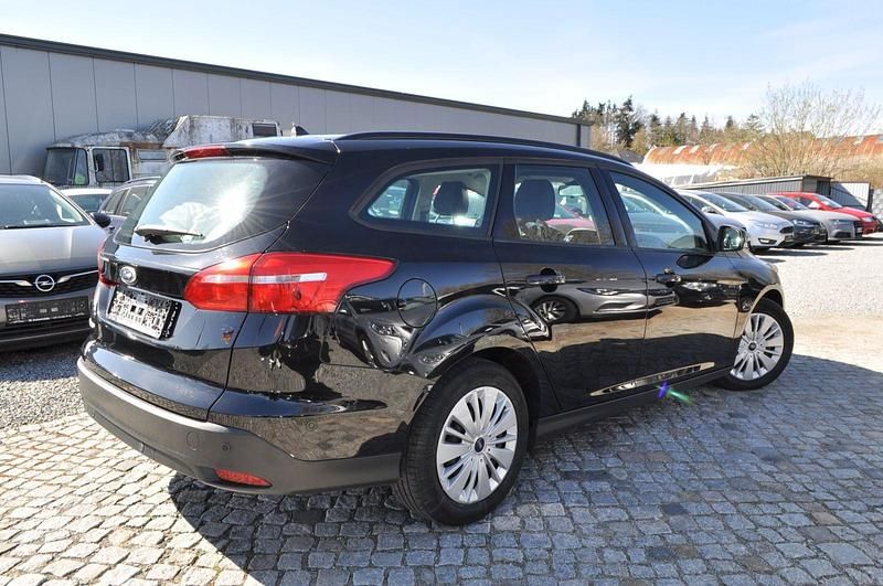 Gebraucht Ford Focus Trend 95 PS (69 kW) 2017 Schwarz Kombi