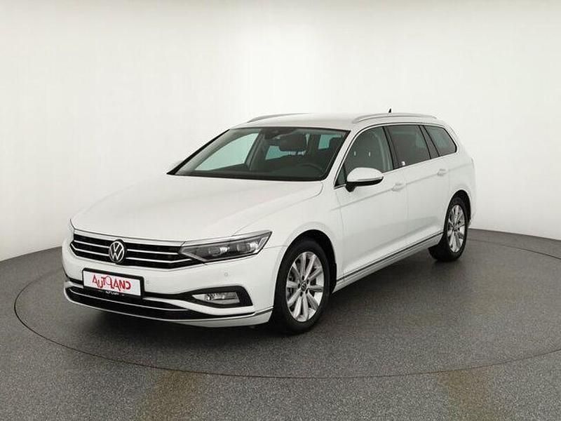 Pure white Gebraucht 2021 VW Passat Elegance Kombi | 27.950 € (Teuer) - Bild 1/4