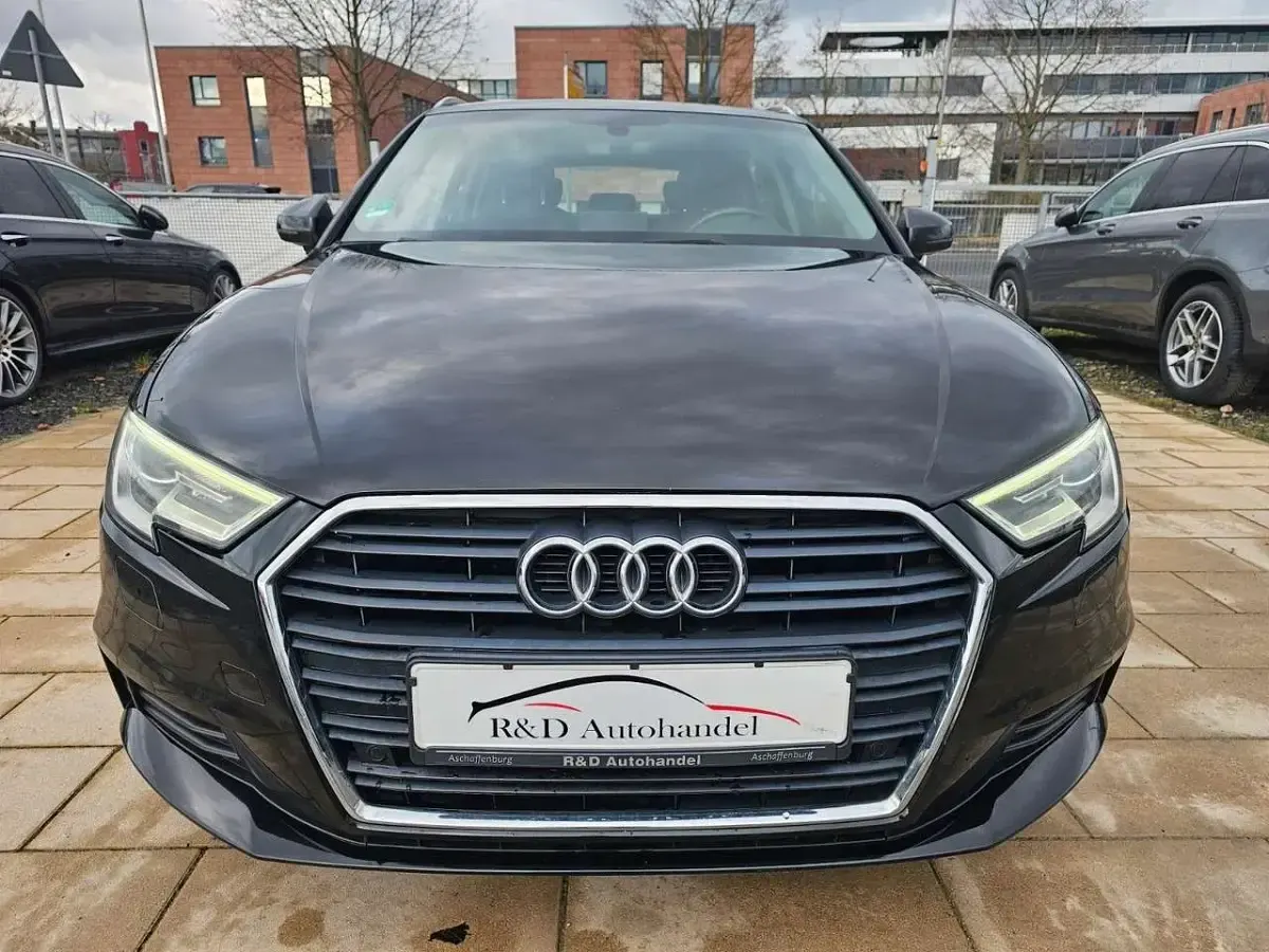 Gebraucht Audi A3 Basis 150 PS (110 kW) 2017 Schwarz Limousine