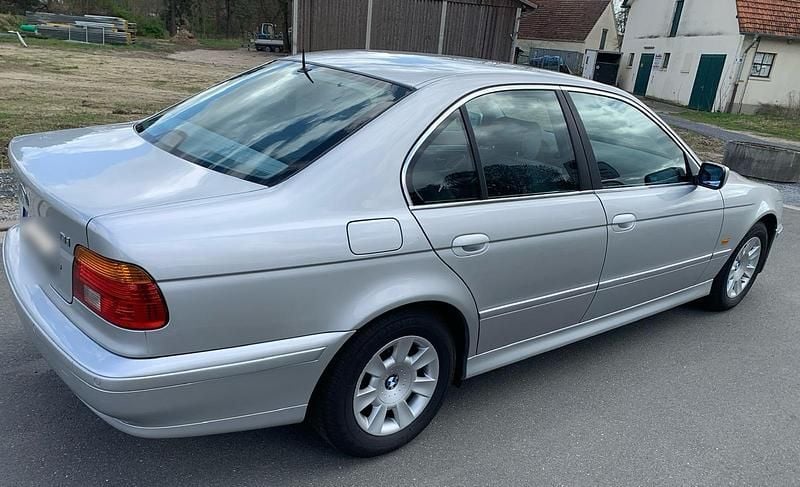 Gebraucht BMW 520 170 PS (125 kW) 2002 Silber Limousine