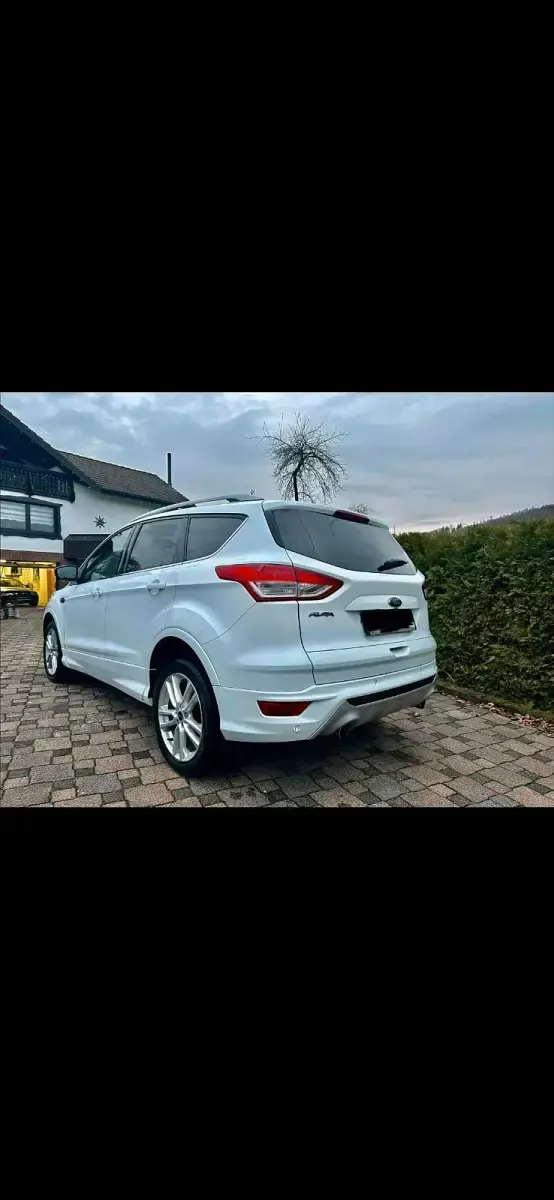 Gebraucht Ford Kuga Individual 179 PS (131 kW) 2016 Weiß SUV
