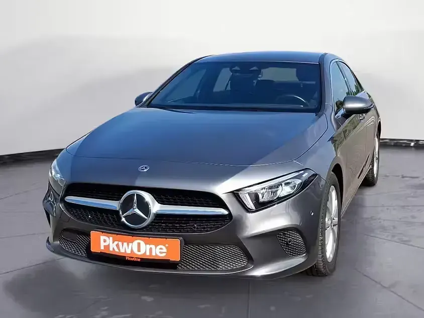 Gebraucht Mercedes A200 Progressive 163 PS (119 kW) 2021 Limousine