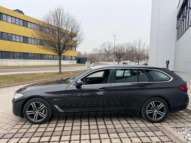 Gebraucht BMW 530e Sport Line 252 PS (185 kW) 2022 Grau Kombi