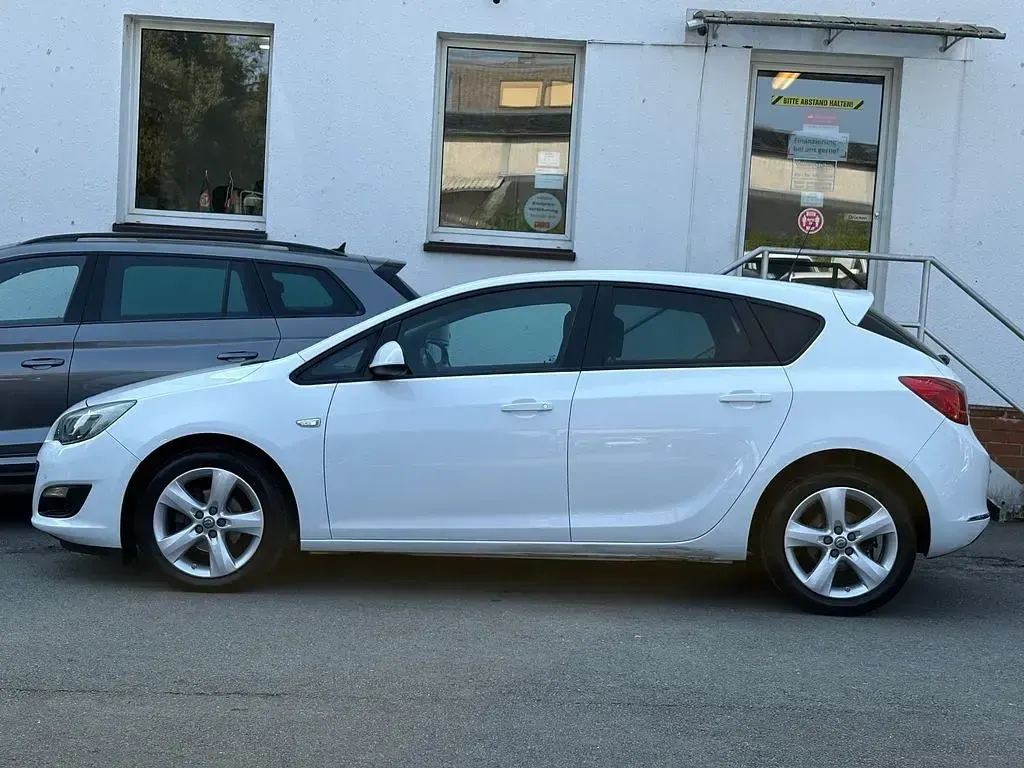Gebraucht Opel Astra Style 140 PS (102 kW) 2015 Weiß Limousine