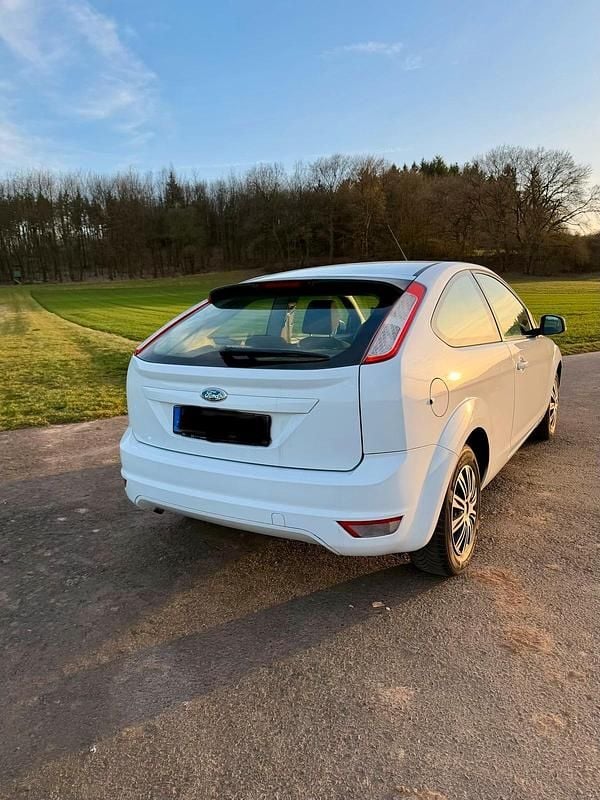 Gebraucht Ford Focus 80 PS (58 kW) 2008 Weiß Kleinwagen