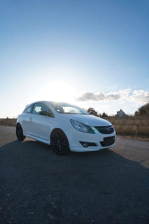Gebraucht Opel Corsa Edition 90 PS (66 kW) 2008 Weiß Kleinwagen