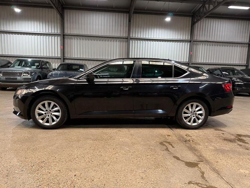 Gebraucht Skoda Superb Ambition 150 PS (110 kW) 2017 Schwarz Limousine