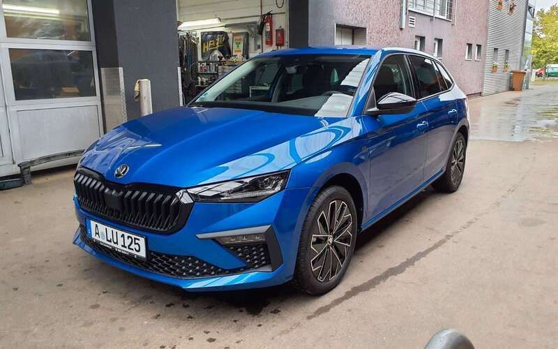 Blau Gebraucht 2024 Skoda Scala Drive Kleinwagen | 25.990 € (Teuer) - Bild 1/4