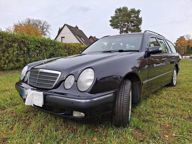 Gebraucht Mercedes E240 170 PS (125 kW) 2002 Blau Kombi