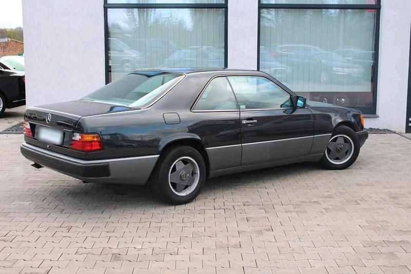 Gebraucht Mercedes E300 180 PS (132 kW) 1989 Andere farben Coupé