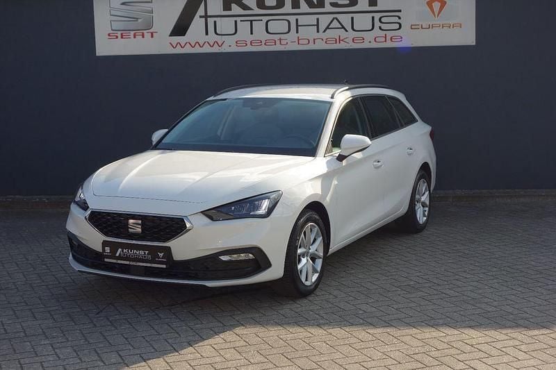Weiß Gebraucht 2022 Seat Leon ST Style Kombi | 16.590 € (Superpreis) - Bild 1/4