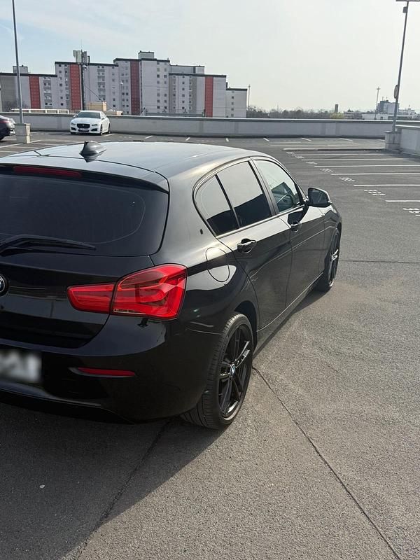 Gebraucht BMW 116 109 PS (80 kW) 2016 Schwarz Kleinwagen