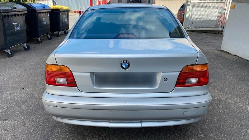 Gebraucht BMW 525 192 PS (141 kW) 2001 Silber Limousine