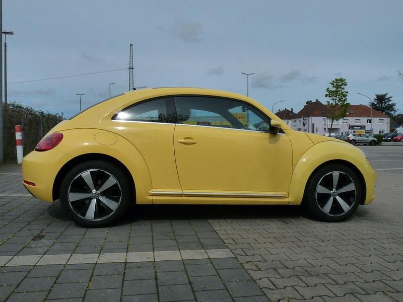 Second-hand VW Beetle 105 CP (77 kW) 2011 Galben Hatchback