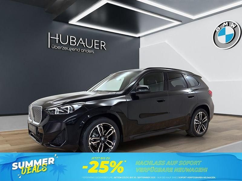 Schwarz Neu 2025 BMW iX1 M Sport SUV | 51.219 € (Fairer Preis) - Bild 1/4