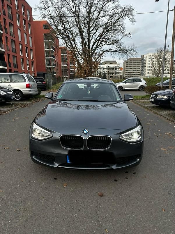 Grau Gebraucht 2015 BMW 116 Kleinwagen | 7.500 € (Guter Preis) - Bild 1/4