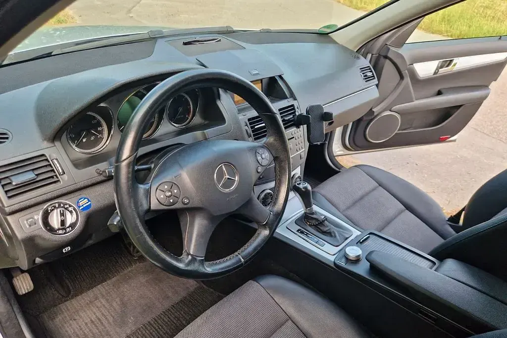 Gebraucht Mercedes 200 136 PS (100 kW) 2010 Silber Limousine