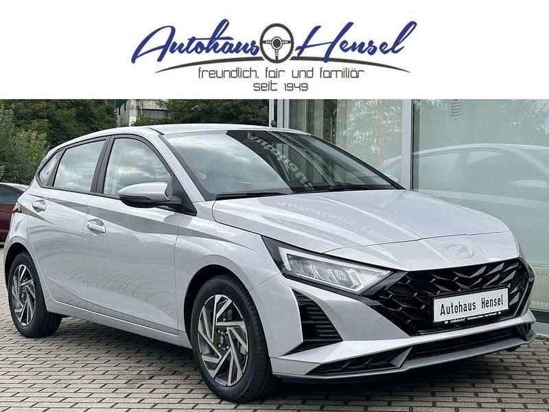 Vibrant blue Neu 2025 Hyundai i20 Comfort Kleinwagen | 24.490 € (Etwas zu teuer) - Bild 1/4
