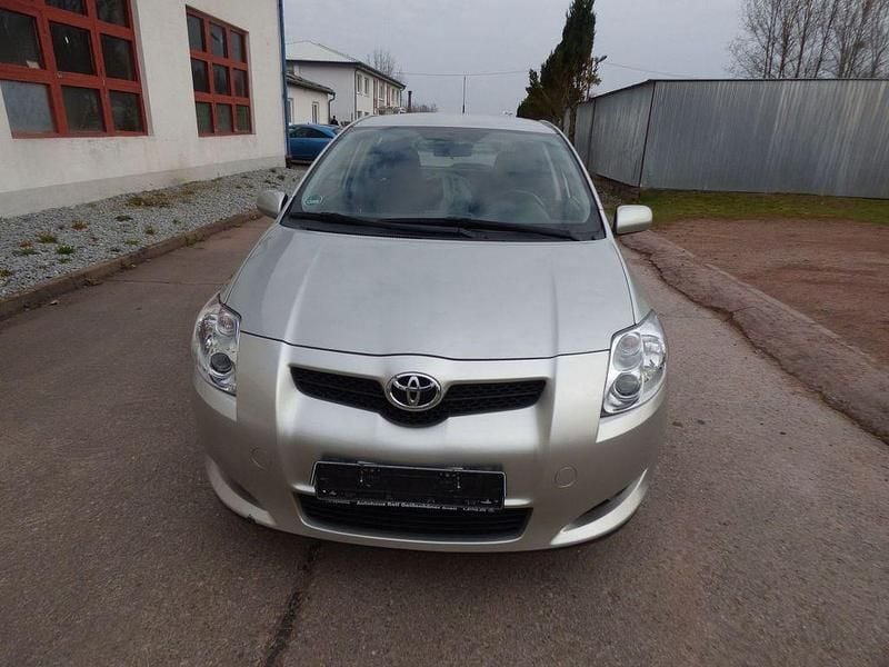 Gebraucht Toyota Auris Team 97 PS (71 kW) 2008 Silber Kleinwagen