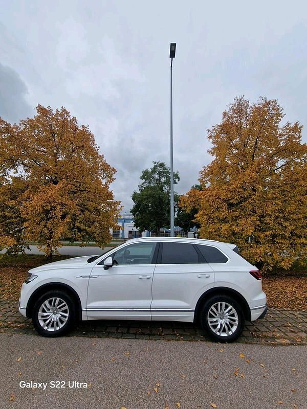 Weiß Gebraucht 2018 VW Touareg SUV | 27.000 € (Superpreis) - Bild 1/4