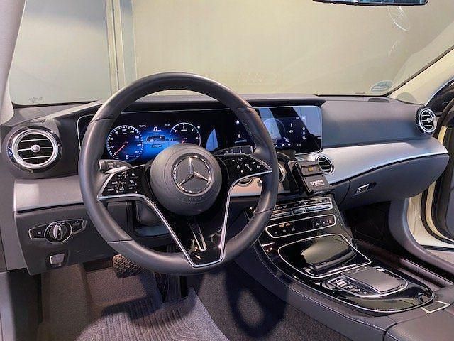 Gebraucht Mercedes E220 Avantgarde 200 PS (147 kW) 2023 Hellelfenbein Kombi