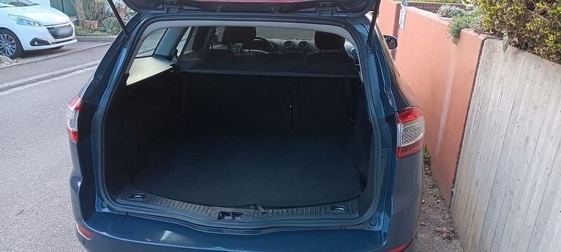 Gebraucht Ford Mondeo S 140 PS (102 kW) 2011 Grau Kombi