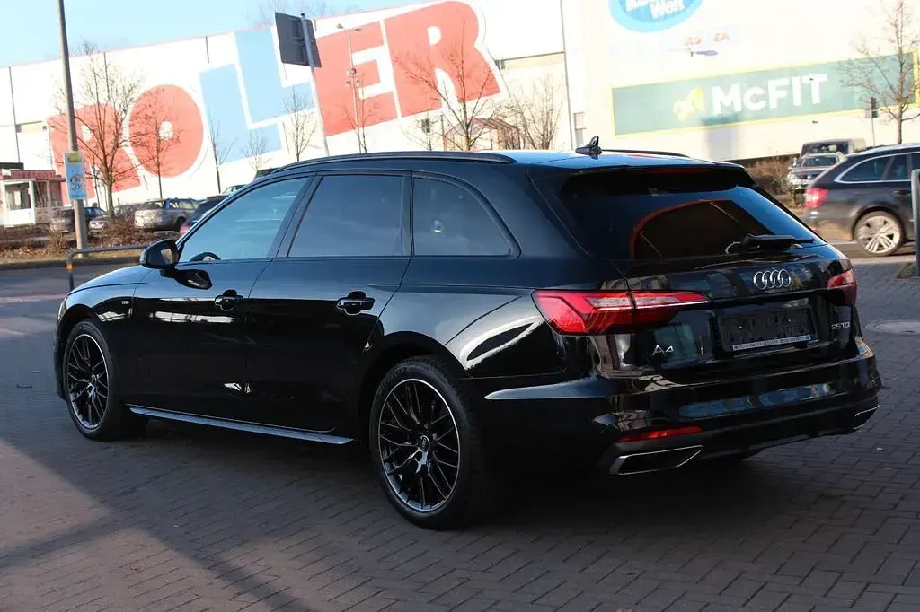 Gebraucht Audi A4 S-Line 163 PS (119 kW) 2023 Mythosschwarzmet. (metallic) Kombi