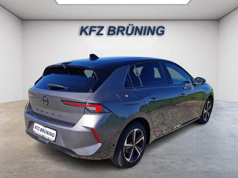 Gebraucht Opel Astra 131 PS (96 kW) 2025 Vulkan grau / dach schwarz (metallic) Kleinwagen