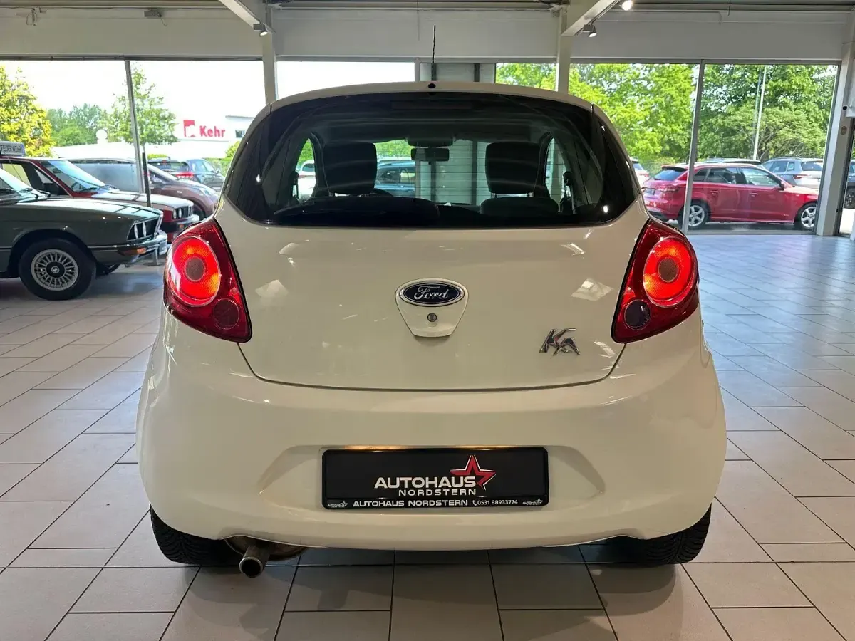Gebraucht Ford Ka Trend 69 PS (50 kW) 2014 Weiß Kleinwagen