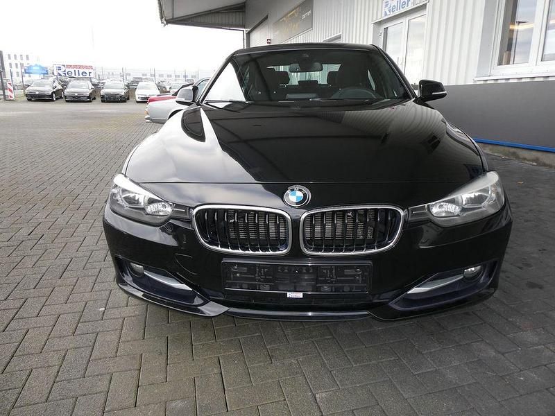 Gebraucht BMW 316 Sport Line 116 PS (85 kW) 2012 Schwarz Limousine