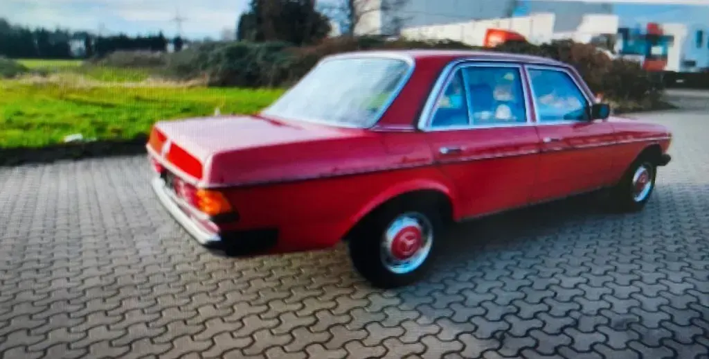 Gebraucht Mercedes 230 136 PS (100 kW) 1984 Rot Limousine