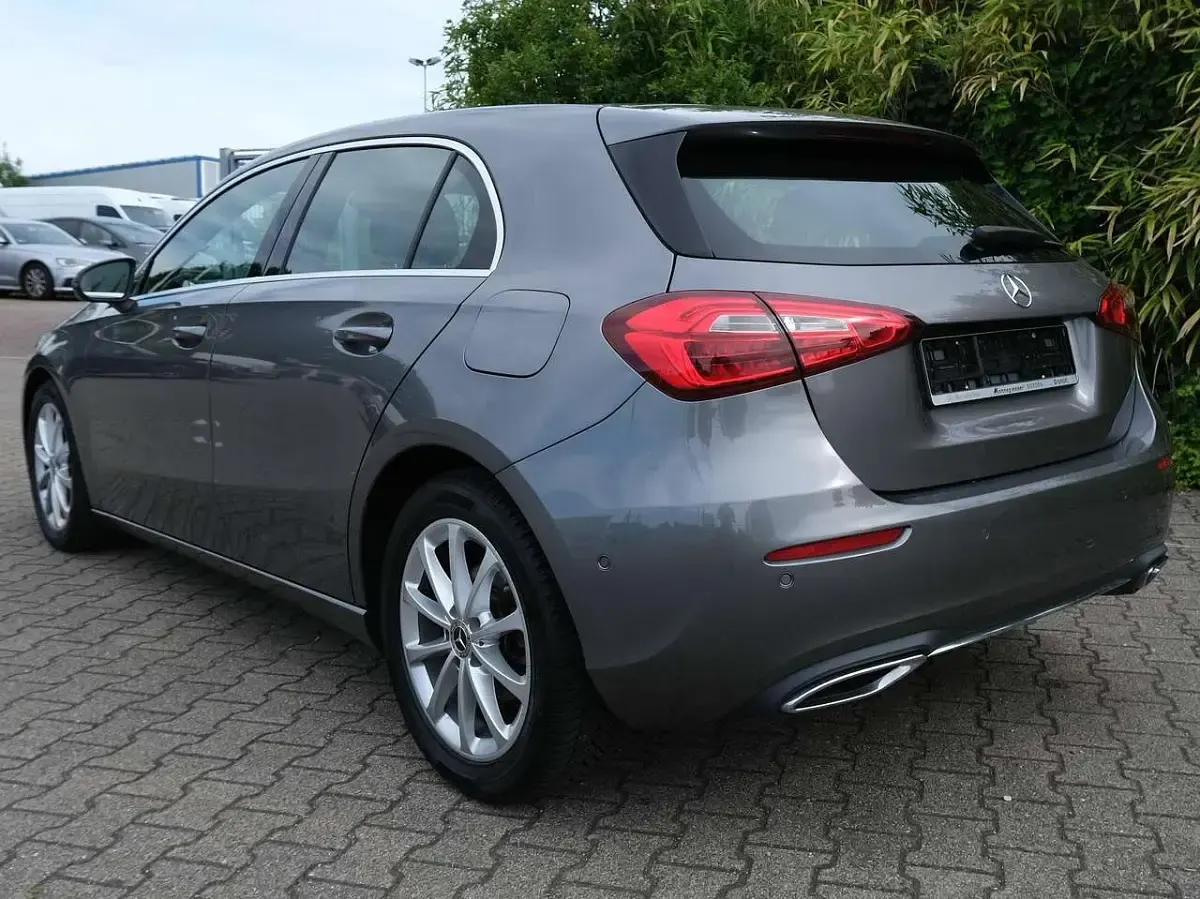 Gebraucht Mercedes A160 Business 109 PS (80 kW) 2020 Mountaingrau  met. Kleinwagen