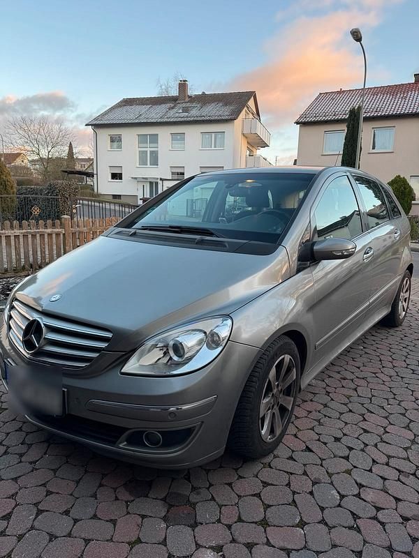Braun Gebraucht 2007 Mercedes B200 Van / Kleinbus | 2.600 € (Superpreis) - Bild 1/4