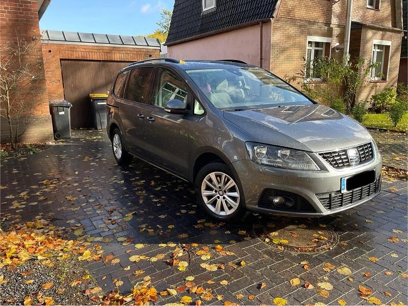 Grau Gebraucht 2021 Seat Alhambra Style Van / Kleinbus | 24.500 € (Guter Preis) - Bild 1/4