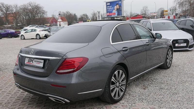 Gebraucht Mercedes E200 184 PS (135 kW) 2018 Selenitgrau  Limousine