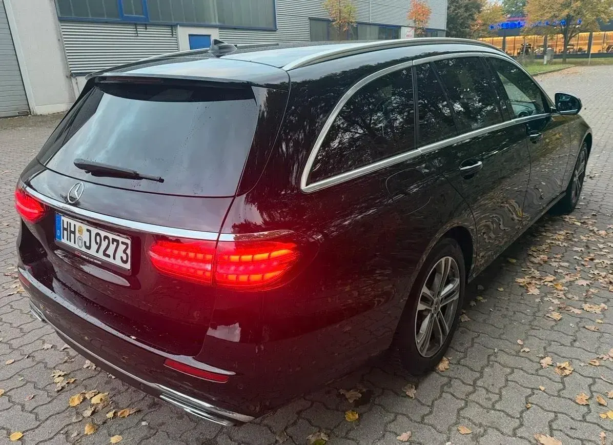 Gebraucht Mercedes E220 194 PS (142 kW) 2023 Schwarz Kombi