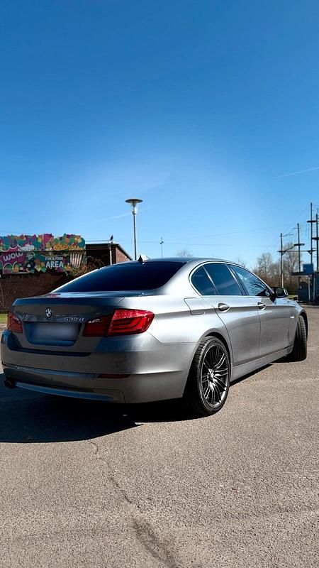 Gebraucht BMW 530 245 PS (180 kW) 2010 Grau Limousine