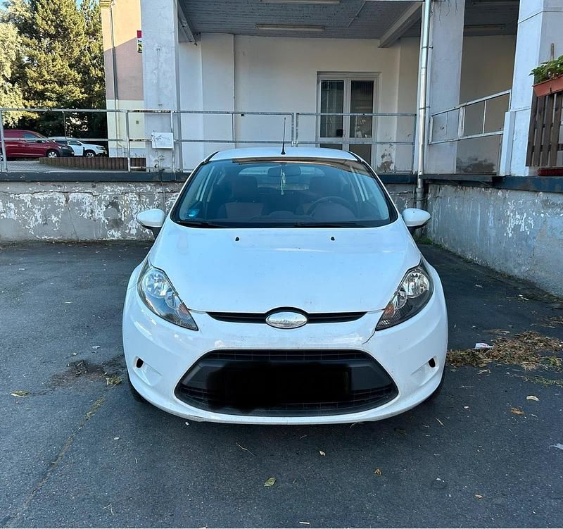 Weiß Gebraucht 2009 Ford Fiesta Kleinwagen | 1.900 € - Bild 1/4