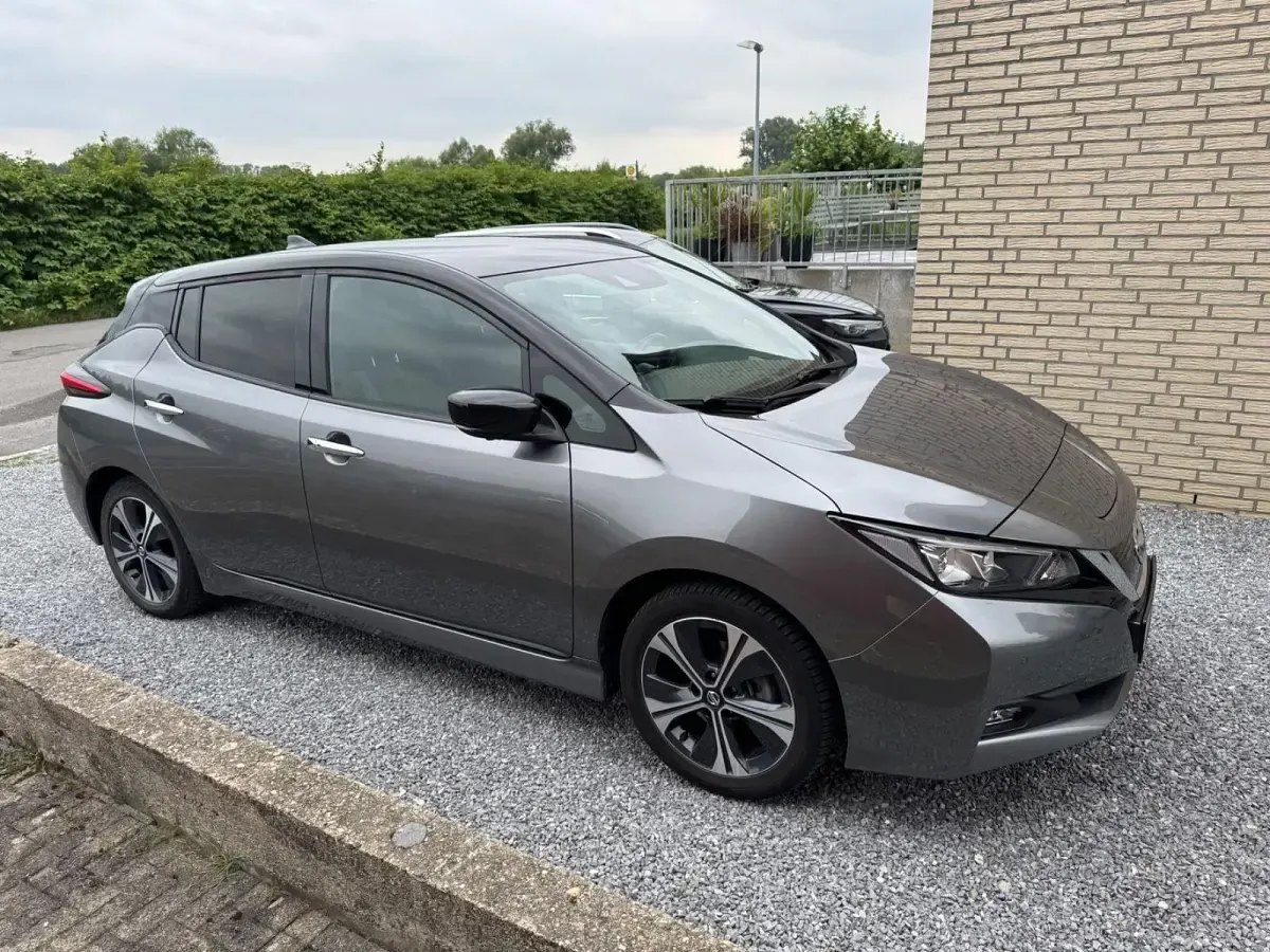 Gebraucht Nissan Leaf Tekna 110 kW (150 PS) 2022 Grau Kleinwagen