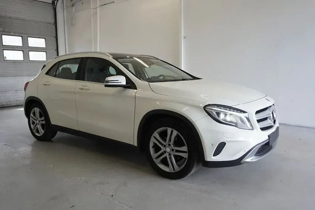 Gebraucht Mercedes GLA200 156 PS (114 kW) 2016 Weiß SUV