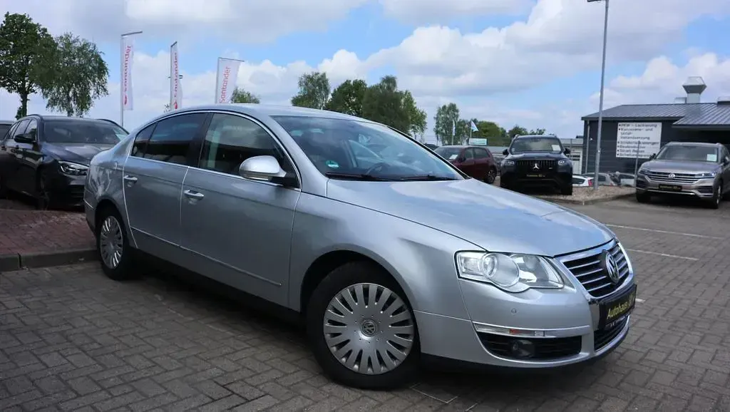 Second-hand VW Passat Highline 150 CP (110 kW) 2005 Argintiu Berlinǎ