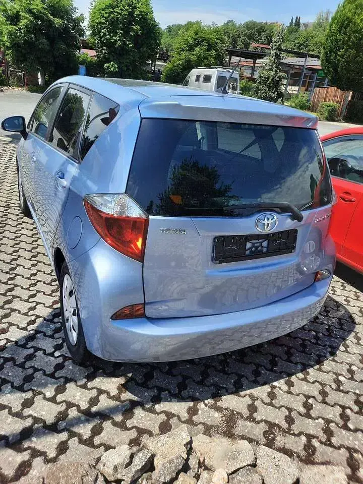 Gebraucht Toyota Verso-S Life 99 PS (72 kW) 2012 Light blue mica metallic Van / Kleinbus