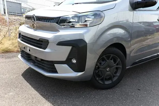 Neu Citroën Jumpy Style 179 PS (131 kW) 2026 Artense grau metallic artense grau metallic Van / Kleinbus