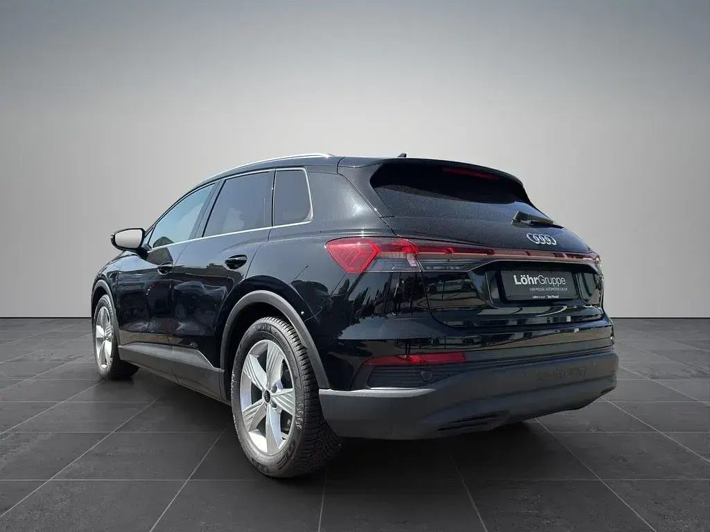 Gebraucht Audi Q4 e-tron Ambiente 150 kW (204 PS) 2023 Mythosschwarz metallic SUV
